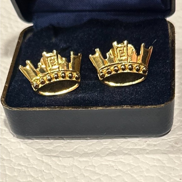 Fendi Gold Crown Vintage Stud Earrings **RARE** with Certificate of Authenticity - Picture 2 of 16